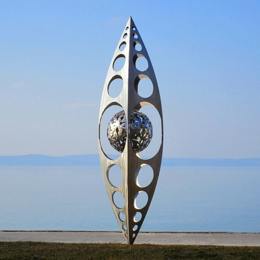 Moderne Gartenplastik Aus Metall - Zapfen Mit Kugel - Astee 3 Moderne Gartenplastik Aus Metall - Zapfen Mit Kugel - Astee