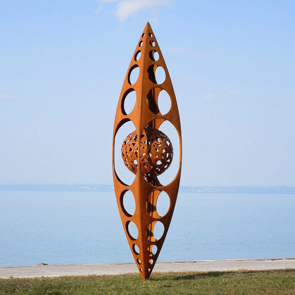 Moderne Gartenplastik Aus Metall - Zapfen Mit Kugel - Astee 4 Moderne Gartenplastik Aus Metall - Zapfen Mit Kugel - Astee – Bild 2