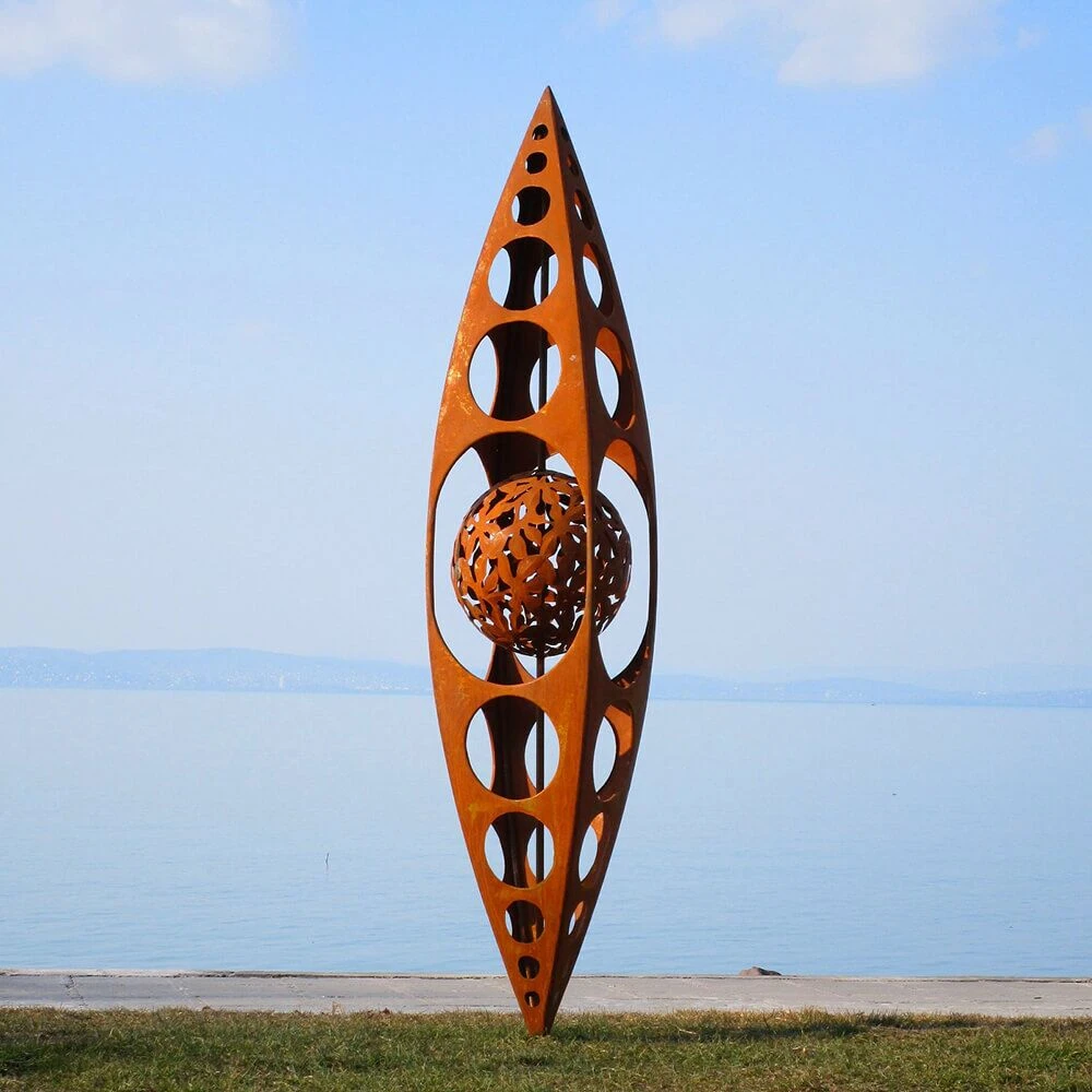 Moderne Gartenplastik Aus Metall - Zapfen Mit Kugel - Astee 5 Moderne Gartenplastik Aus Metall - Zapfen Mit Kugel - Astee – Bild 3