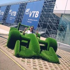 Riesige Gartenplastik - Rennauto - Topiary - GFK & Kunstrasen - Buzz -Pflanz Traum Verkaufsgeschäft riesige gartenplastik rennauto topiary gfk kunstrasen buzz3