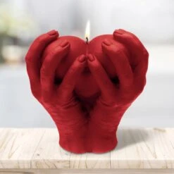 Romantische Kerze - Herz In Den Händen Haltend - Vegan - Hearth In Hands -Pflanz Traum Verkaufsgeschäft romantische kerze herz in den haenden haltend vegan hearth in hands4