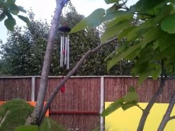 Woodstock Windspiel Woodstock Chakra Chime - Rote Koralle -Pflanz Traum Verkaufsgeschäft woodstock windspiel woodstock chakra chime rote koralle3