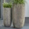 XXL 2er Set Vasen Aus Polystone - Rund - Grau Mit Holzstruktur-Optik - Zuri -Pflanz Traum Verkaufsgeschäft xxl 2er set vasen aus polystone rund grau mit holzstruktur optik zuri
