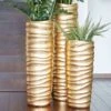 XXL Indoor Pflanzvase Mit Einsatz - Polystone - Gold - Rund - Exotische Rillen - Djuma -Pflanz Traum Verkaufsgeschäft xxl indoor pflanzvase mit einsatz polystone gold rund exotische rillen djuma